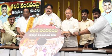 సినిమాల్లో ఎన్టీఆర్‌..నాటకరంగంలో గుమ్మడి