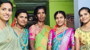 ఒకే ఇంట్లో ముగ్గురికి టీచర్ ఉద్యోగాలు