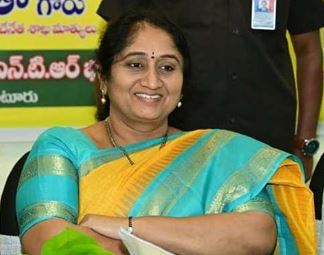 మొంథా బాధిత చేనేతలకు భరోసా