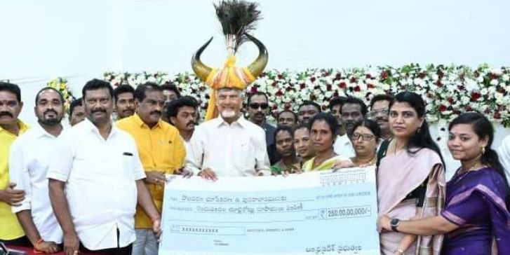 పోలవరం నిర్వాసితులను గుండెల్లో పెట్టుకుంటాం