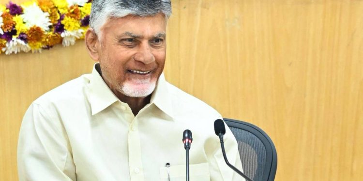 సీఎంకి స్టాండింగ్ ఓవేషన్