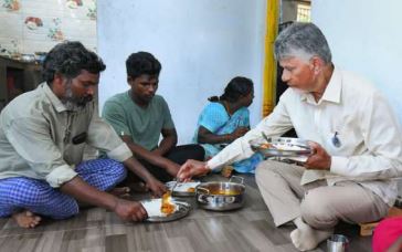 మత్య్సకారుడి ఇంట చంద్రన్న భోజనం