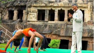 ఉద్యమ స్పూర్తితో యోగాంధ్ర