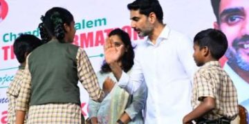 విద్యార్థుల్లో విద్యార్థిగా…టీచర్లలో టీచర్గా…!