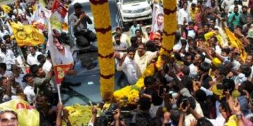 మహనీయుల సేవలు భావితరాలకు తెలియాలి