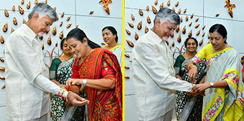 రాఖీ పౌర్ణమి సందర్భంగా సీఎం క్యాంప్ కార్యాలయంలో ముఖ్యమంత్రి చంద్రబాబు నాయుడు గారికి మహిళా నేతలు, బ్రహ్మకుమారీలు రాఖీలు కట్టి తమ అభిమానాన్ని చాటుకున్నారు.