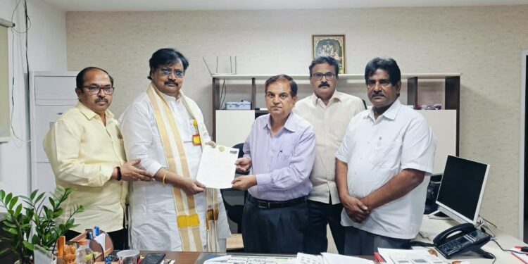 నామినేషన్లలో వైసీపీ విధ్వంసంపై రాష్ట్ర ఎన్నికల కమిషన్కు ఫిర్యాదు