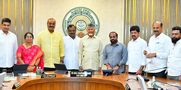 సచివాలయంలో ముఖ్యమంత్రి చంద్రబాబు నాయుడు గారి అధ్యక్షతన కేబినెట్ భేటీ అయింది.